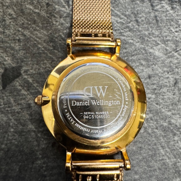 Daniel Wellington Women’s Gold Mesh Bracelet Watch – 32mm - Picture 3 of 4